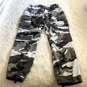 Camouflage pants. Size Small